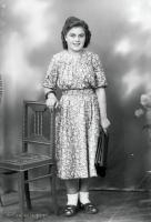   Dziewczyna w sukience.  Ok. 1950 rok, girl wearing a dress ca 1950