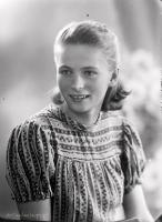 <p>Dziewczyna z Łap. Ok. 1945 rok. Girl from Lapy, ca 1945</p>
