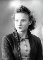 <p>Dziewczyna. Ok. 1945 rok, girl, ca 1945</p>
