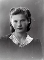 Dziewczyna niepoważna. Ok. 1945 rok * Girl frivolous. Ca. 1945