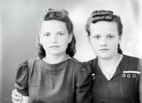 Siostry. Ok. 1945 rok *Sisters. Ca. 1945