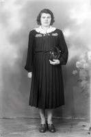 Kobieta w czerni. Ok. 1945 rok *Woman in black. Ca. 1945