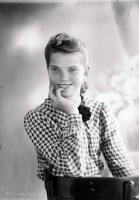 Dziewczyna z pierścionkiem. Ok. 1943 rok *A girl with  ring. Ca. 1943