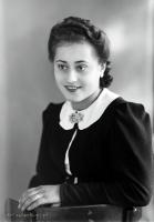 Urocza dziewczyna. Ok. 1943 rok *charming girl. Ca. 1943