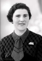 Kobieta z krawatem. Ok. 1945 rok *Woman with a tie. Ca. 1945