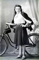  Dziewczyna z rowerem ; A girl with a bicycle<br />Dofinansowano ze srodków Ministerstwa Kultury i Dziedzictwa Narodowego i Starostwa Powiatowego w Bialymstoku.<br />