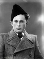 Kawaler w czapce „chruszczowówce”. Ok. 1950 rok
A bachelor in a „krushchev hat”. Circa 1950.