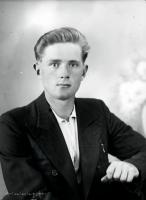  Kawaler z wiecznym piórem. Ok. 1945 rok, A bachelor with a fountain pen. Circa 1945.