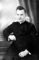  Ksiądz Mieczysław Lewszyk. Ok. 1945 rok ,  Father Mieczyslaw Lewszyk. Circa 1945.