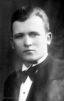  Mężczyzna z muszką- kopia fotografii. Ok. 1925 rok, A man with a bow tie – copy of the photograph. Circa 1925.