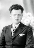  Mężczyzna z chusteczką w butonierce. Ok. 1945 rok, A man with a square in a pocket. Circa 1945.