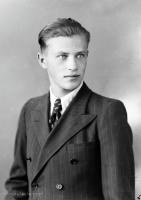  Elegancki kawaler. Ok. 1943 rok, An elegant bachelor. Circa 1943.