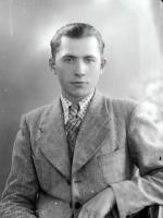  Mężczyzna w jasnej marynarce. Ok. 1950 rok, A man in a light-coloured jacket. Circa 1950.