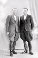   Mężczyźni w butach z cholewami. Ok. 1944 rok,  Men wearing calf-length boots ca 1944