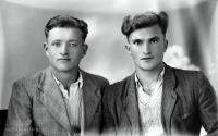   Modni kawalerowie. Ok. 1945 rok, Fashionable young men ca 1945