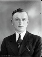  Kawaler z paskiem w kieszonce. Ok. 1945 rok, young man with a belt in his pocket ca 1945
