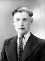   Kawaler. Ok. 1945 rok, young man ca 1945