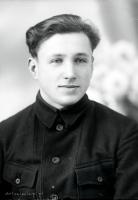   Kawaler w uniformie. Ok. 1945 rok, young man wearing a uniform ca 1945