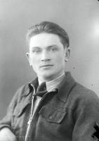   Kawaler w bluzie. Ok. 1945 rok, young man wearing a sweathshirt ca 1945
