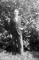   Kawaler w ogrodzie. Ok. 1945 rok, young man in a garden ca 1945