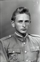   Mężczyzna w mudunrze. Ok. 1944 rok, man wearing a uniform ca 1944