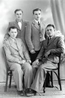 Czterech bachelorów. Ok. 1944 rok *Four bachelors. Ca. 1944