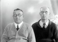 Panowie w okularach. Ok. 1950 rok *Boys with glasses. Ca. 1950