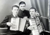  Trzech muzykantów ; Three musicians<br />Dofinansowano ze srodków Ministerstwa Kultury i Dziedzictwa Narodowego i Starostwa Powiatowego w Bialymstoku.<br />