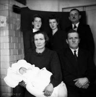 Pamiątka chrztu Januszka- zdjęcie rodzinne. 1926 rok. *Januszek-baptism memento family photo ca 1926