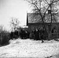 Ślub w Mierzwinkach. Wyjazd do kościoła. 1943 rok. *Wedding in Mierzwinkach. Check  chuch ca 1943