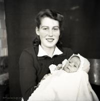 Chrzest Januszka- kobieta dzieckiem na ręku. 1926 rok.  *Baptism Januszek-female child in her mars ca 1926