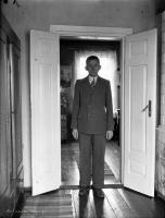 W swoim domu. Ok. 1935 rok. *In his house. Ca. 1935
