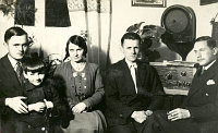  W mieszkaniu państwa P. ; *At the Piotrowski family home<br />Dofinansowano ze srodków Ministerstwa Kultury i Dziedzictwa Narodowego i Starostwa Powiatowego w Bialymstoku.<br />