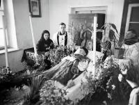 <p>Pogrzeb proboszcza z Uhowa. 1945 rok,</p>

<p>The funeral of the parish priest from Uhowo. 1945</p>
