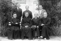  Księża i członkowie rady parafialnej w Łapach. Ok. 1937 rok,  The priests and the members of the parish council in Lapł. Circa 1937.