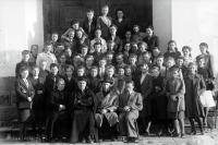 <p>Księża z grupą dziewcząt z Akcji Katolickiej. Ok. 1942 rok,</p>

<p>Priests with a group of girls from Catholic Action. Circa 1942.</p>
