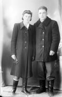  Dziewczyna i kawaler z Wit. Ok. 1945 rok,  A girl and a bachelor from Wity. Circa 1945.