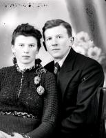  Panna i kawaler z ulicy Harcerskiej w Łapach. Ok. 1945 rok, A maid and a bachelor in the Harcerska street in Lapy. Circa 1945.