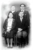   Rodzice z dwoma synami. Ok. 1945 rok,  Parents and their two sons ca 1945