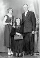   Rodzice z córką. Ok. 1943 rok, Parents with their daughter ca 1943