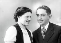   Panna z kawalerem. Ok. 1950 rok, young woman and young man ca 1950