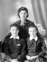   Trzy siostry. Ok. 1945 rok, three sisters ca 1945