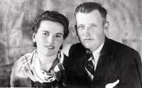   Kobieta i mężczyzna- kopia fotografii. Ok. 1950 rok, man and woman – copy of a photograph