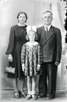   Rodzice z córką. Ok. 1950 rok, parents and their daughter ca 1950