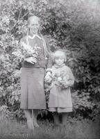   Kobieta z dzieckiem. Ok. 1945 rok, Woman with a child ca 1945