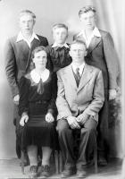   Rodzice z trzema synami. Ok. 1945 rok, parents with three sons ca 1945