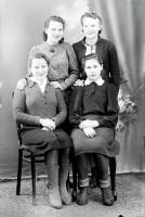   Siostry. Ok. 1945 rok, sisters ca 1945
