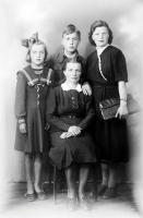   Matka z dziećmi. Ok. 1943 rok, mother with children ca 1943