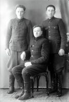   Kkawalerowie w mundurach. Ok. 1943 rok, young men wearing uniforms ca 1943