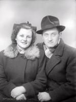 Kobieta i mężczyzna. Ok. 1950 rok *A woman and a man. Ca. 1950